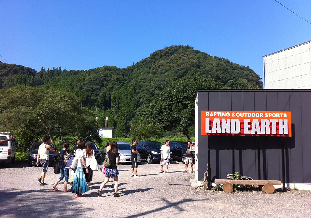 ランドアース外観