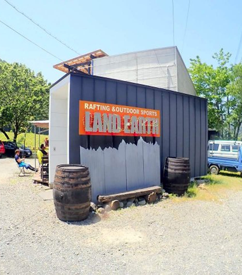 ランドアース受付外観